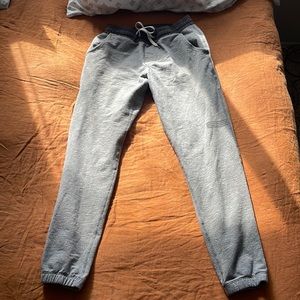 Vuori men’s small grey sweat pants.
